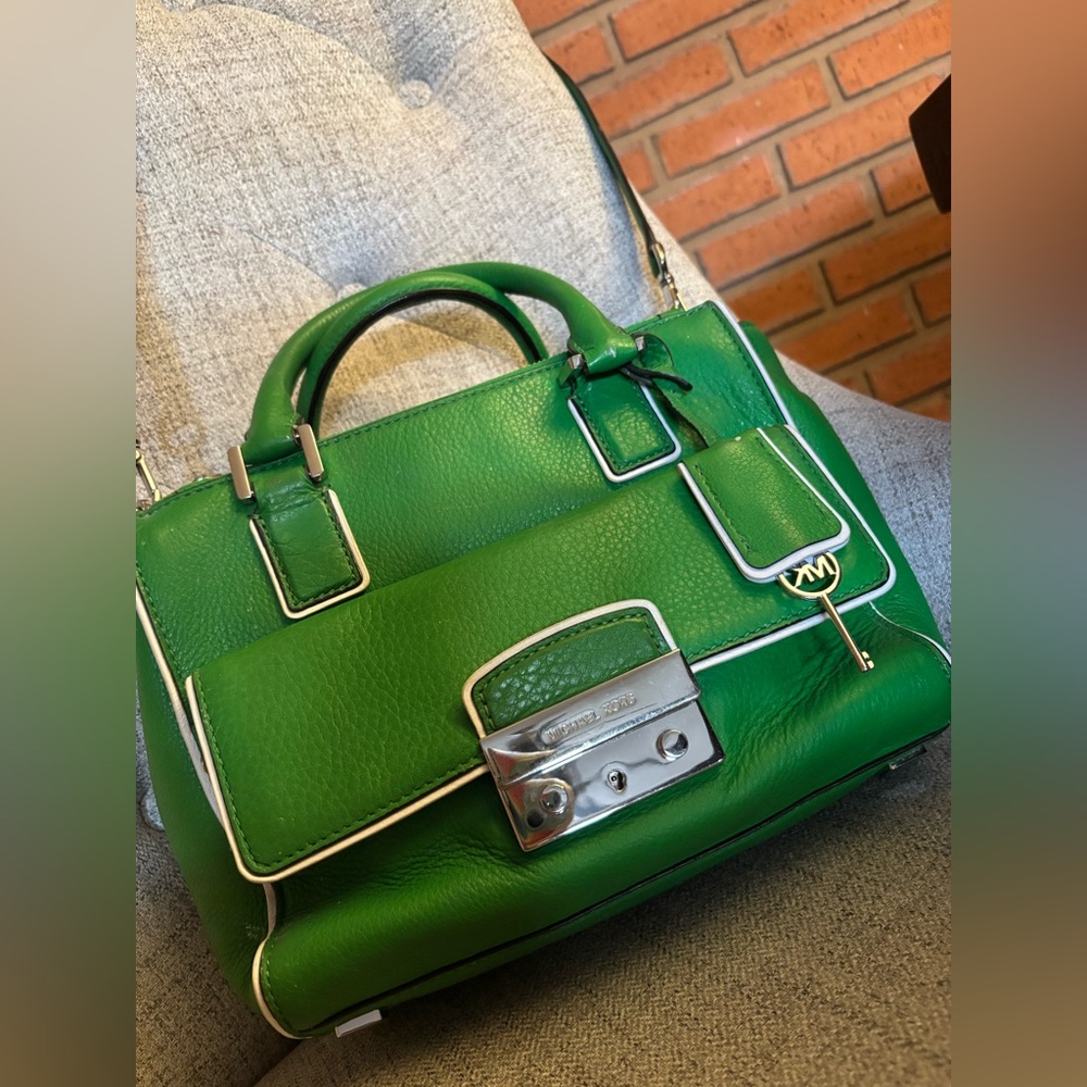 Michael Kors Audrey Vibrant Green Satchel 🤩💚